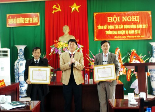 Cá nhân nhận thưởng.JPG