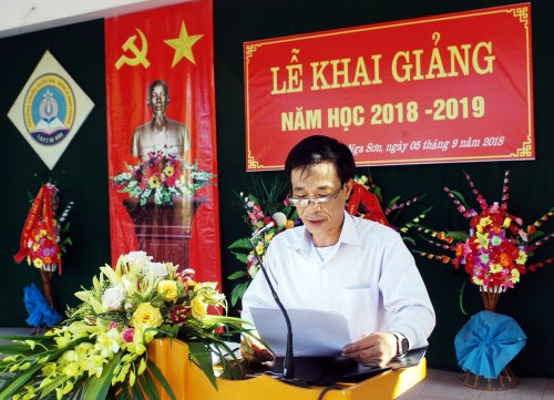 Báo cáo khai giảng.JPG